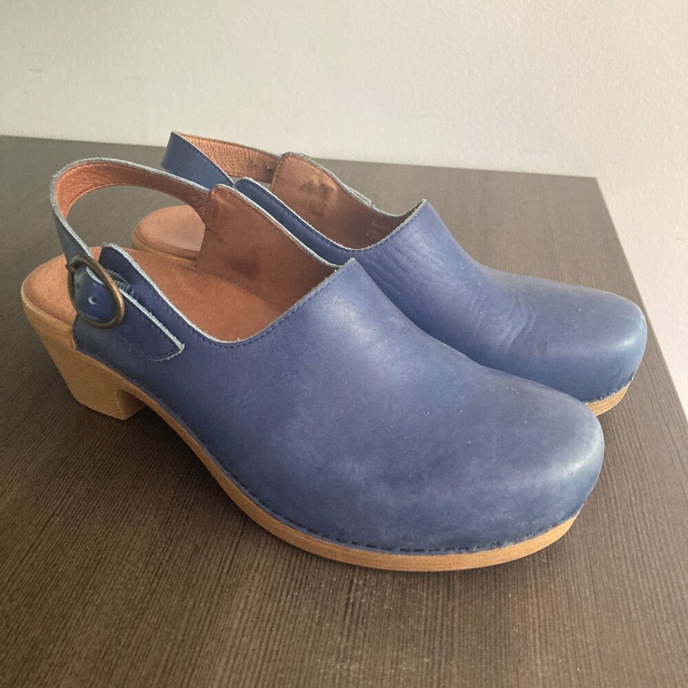 Dansko Robin’s Egg Blue Leather Slingback Clogs sz 39 / 9, EUC